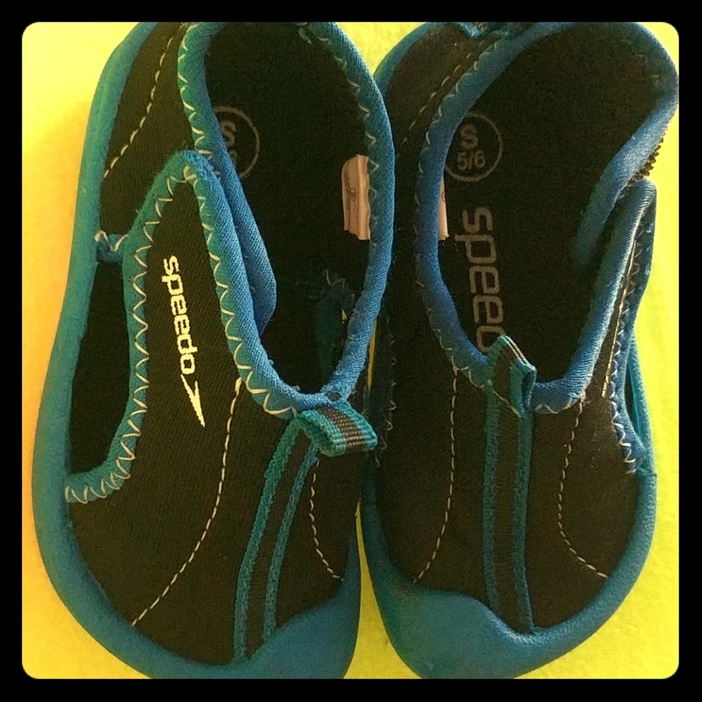 Speedo toddler hybird water shoes, size 5/6
